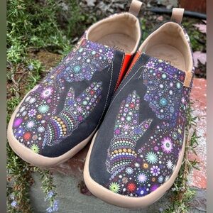 UIN Pray for Goodness Canvas Shoes 9.5 EUC